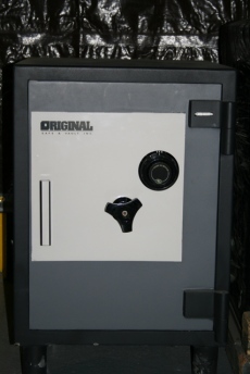 2216 Original Enforcer Showroom Model Safe